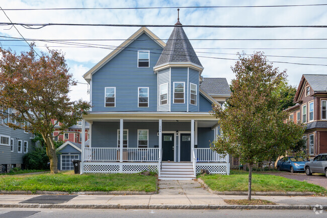 Many homes in Oak Grove share the color theme of Nautical Blue.