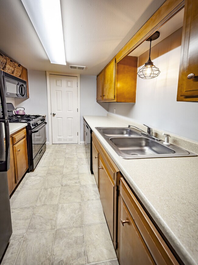 60 Knoll Ct, Carmel, IN 46032