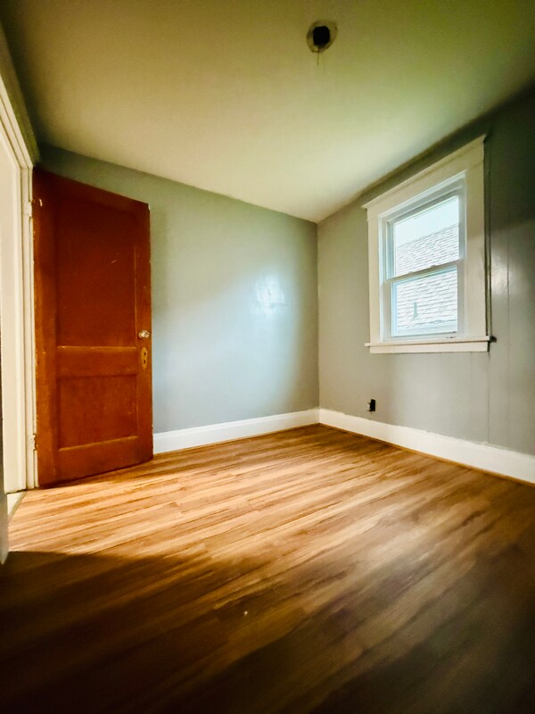 88 Schutrum St unit 2 Upper, Buffalo, NY 14212 - photo 6