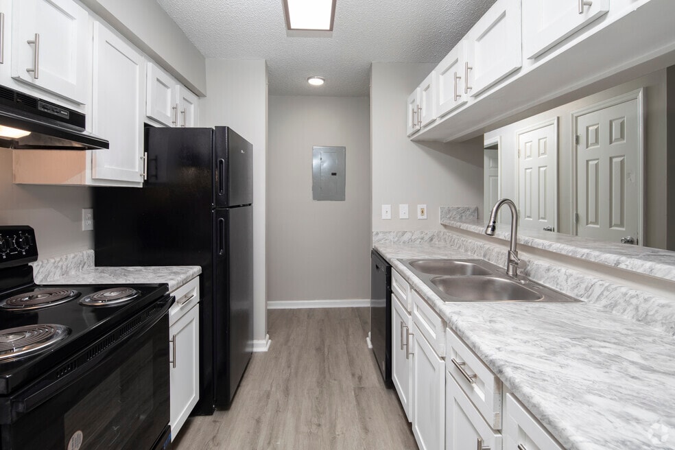 Summer Tree Apartments, Dothan, AL 36301 - photo 1