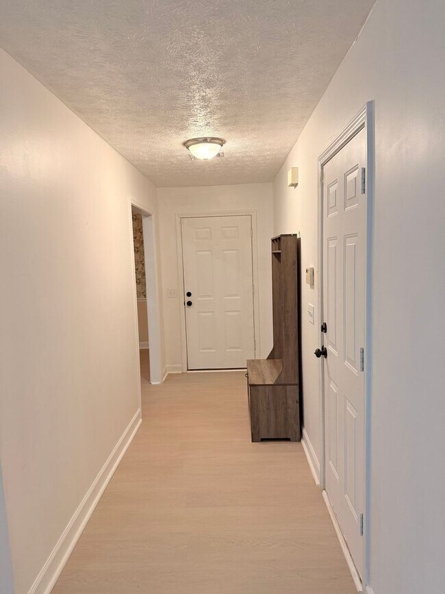 1360 Avalon Dr, Lawrenceville, GA 30044 - photo 7