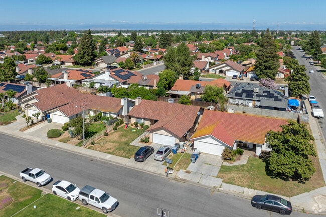 West Fresno is a family friendly area with sidewalks and wide streets.