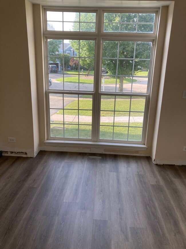 12 Gail Ct, Lake In the Hills, IL 60156 - photo 2