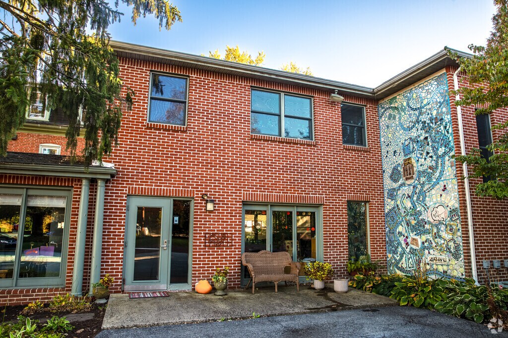 Datzyk Montessori School provides private education in the neighborhood of 
West End Allentown.
