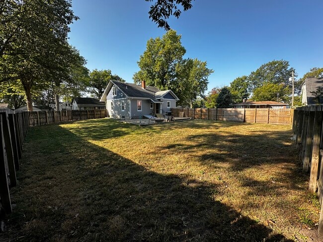 25 W Kentucky St, Trenton, IL 62293 - photo 2