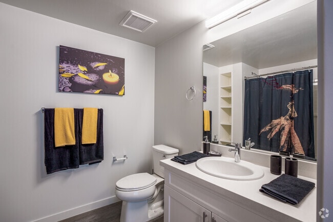 1BR, 1BA - 651SF - Bathroom