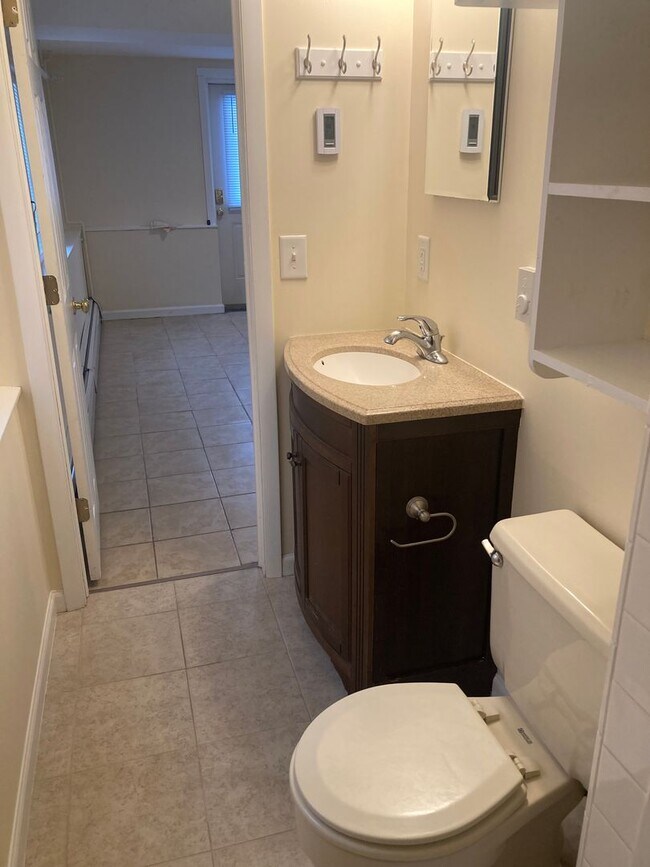 60 Spruce St unit 60 Spruce Street Apt, Burlington, VT 05401 - photo 2