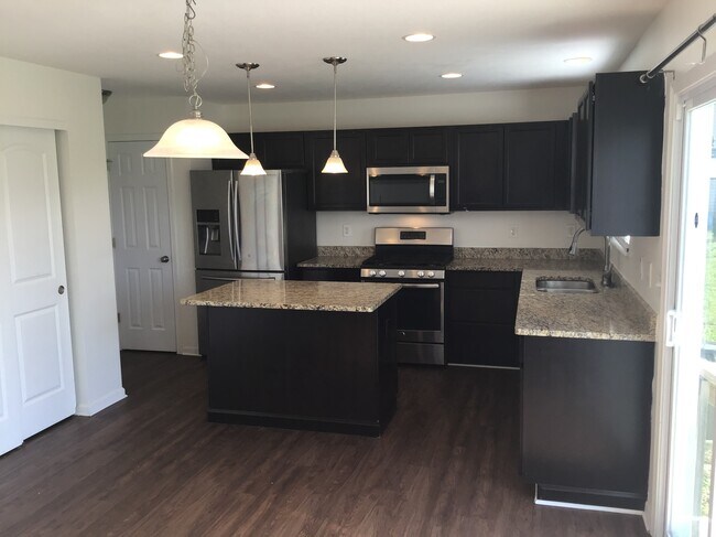 122 Faulkner Dr, Lithopolis, OH 43136 - photo 2