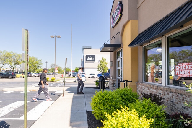 Cain's offers up wonderful chicken options for a quick lunch in Brookside Village.