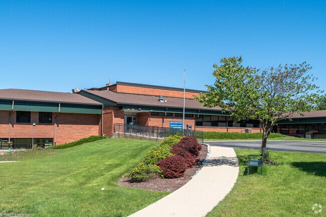 Heaterstone residents can send their kids to the nearby Oak Crest School.