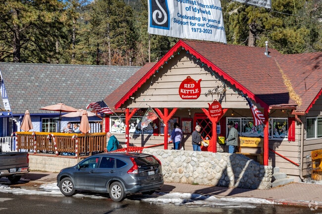 Have a meal on the porch at Red Kettle in Idyllwild Mountain Park.
