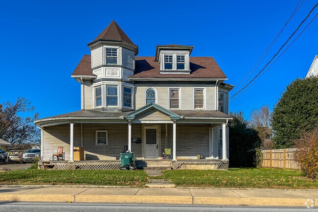 Queen Anne-style homes dot the streets of Quarryville.