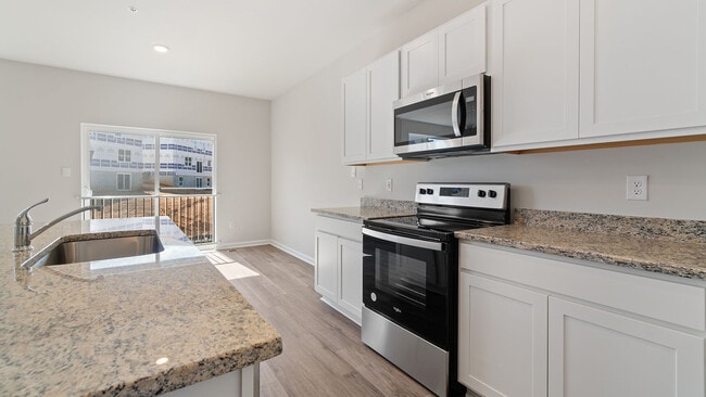 562 Atkinson St, Shenandoah Junction, WV 25442 - photo 7