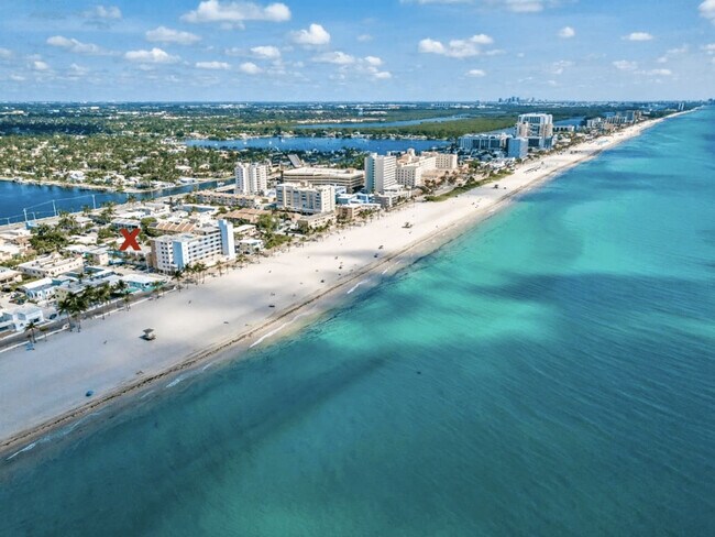 322 Oregon St unit FL2-ID1034666P, Hollywood, FL 33019 - photo 2