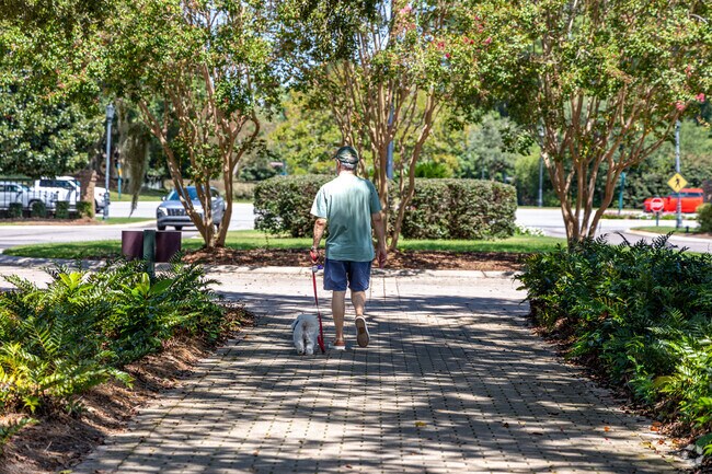 There are more than 7.5 miles of walking trails and paths in Sun City Hilton Head.