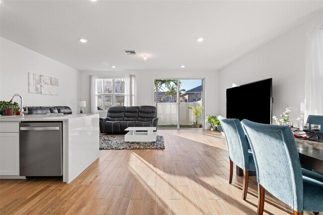 210 SW 170th Ave, Miramar, FL 33027 - photo 5