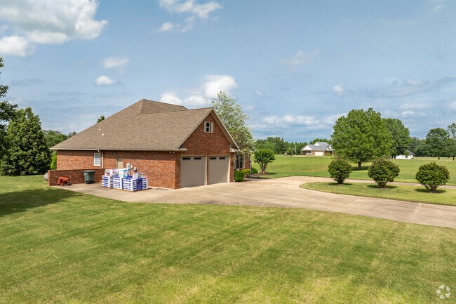 Newer homes can be found on the outskirts of Wynne while historic homes are prevalent in the city center.