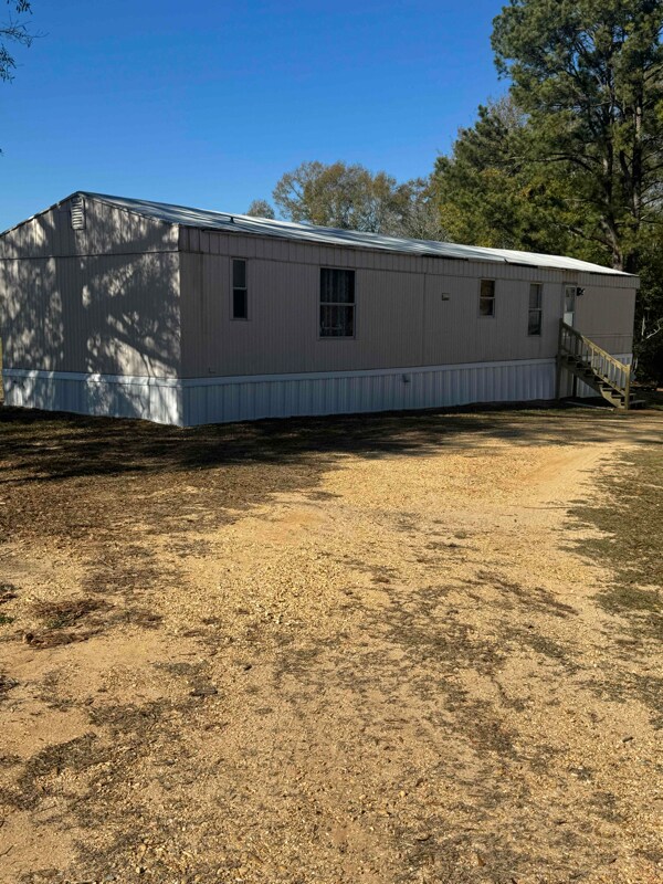 65 Armstrong Rd, Columbia, MS 39429