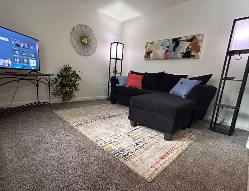 212 N Main St, Hubbard, OH 44425 - photo 1