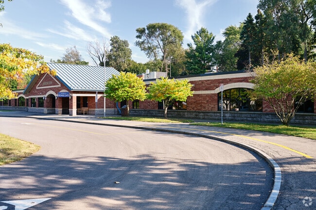 Brookview Elementary School has 33% of students receiving free or reduced lunch prices.