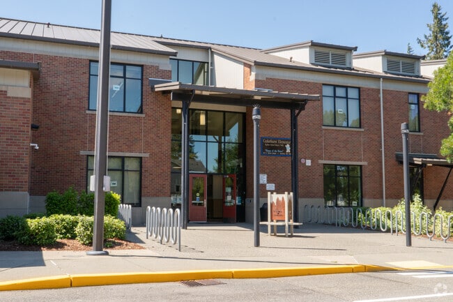 Cedarhurst Elementary School has a C minus grade on Niche.