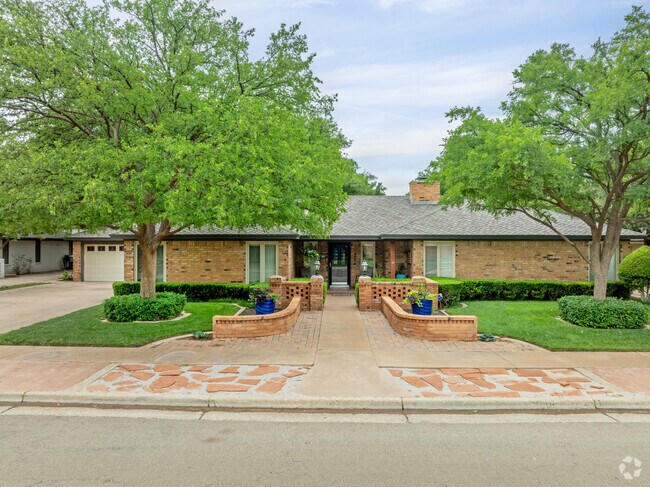 Traditional style homes can be found throughout Kingsgate.