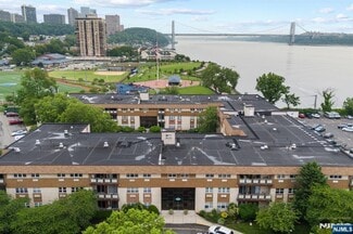 1111 River Rd, Edgewater, NJ 07020