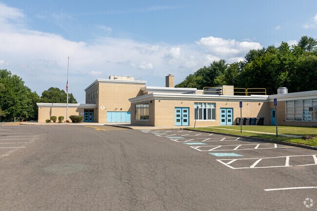 Bungay Elementary School serves students in Kindergarten through 5th grade in Seymour.