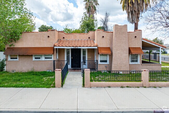 There are a handful of Spanish style homes scattered throughout the neighborhood of Weston Park.