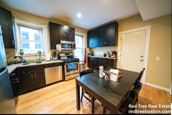 35 Calumet St unit 2, Roxbury Crossing, MA 02120 - photo 5