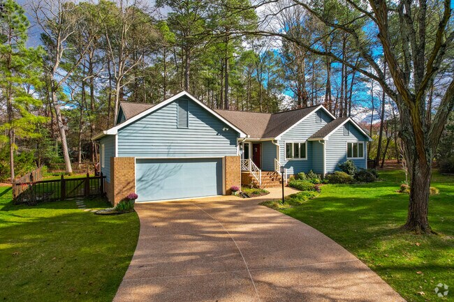 Homes in Innsbrook have long driveways and wide lots.