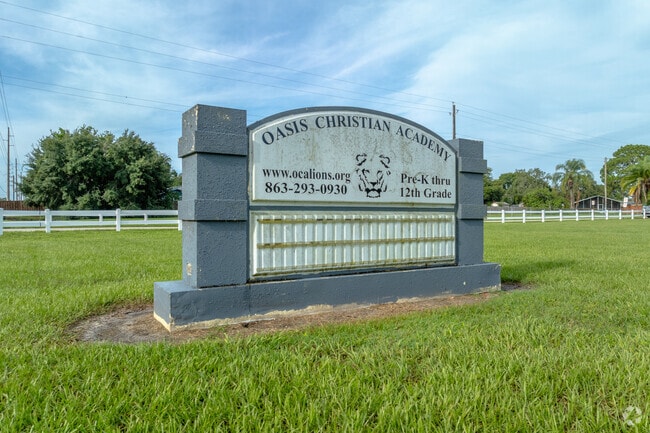 Oasis Christian Academy has a 10:1 student teacher ratio.