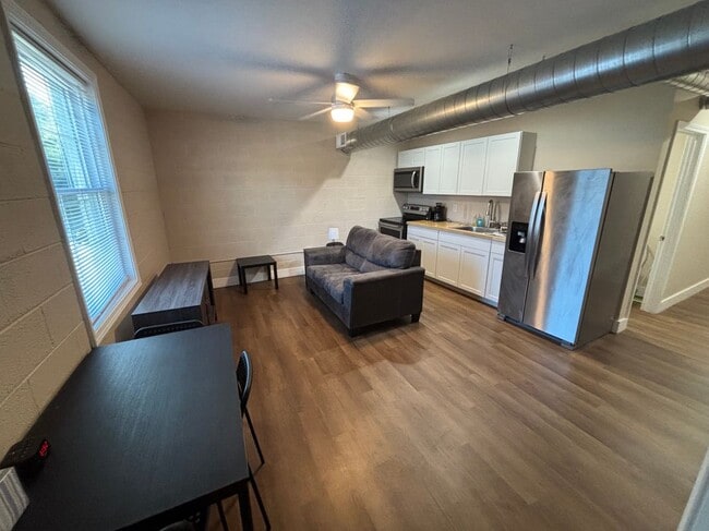 637 Washington St, Eden, NC 27288 - photo 2