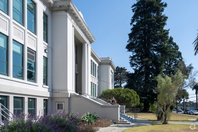 Monarch Community Elementary School offers a beautiful campus for students.