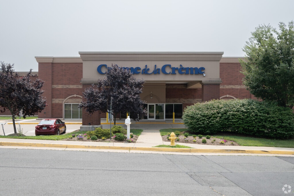 Main entrance to Creme De la Creme in Leesylvania, Woodbridge VA