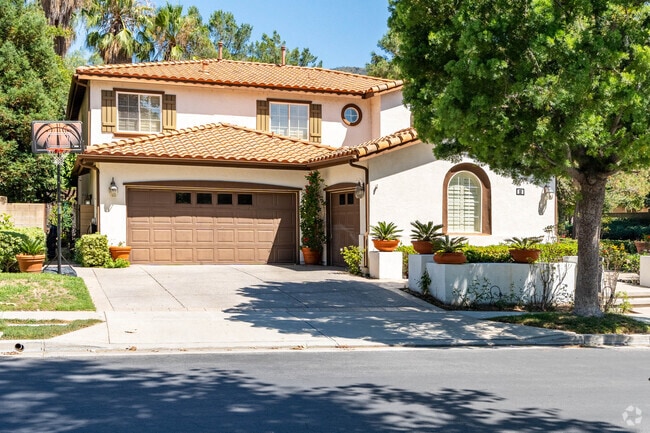 Homes in this neighborhood price from approximately $485,000 to $1,260,000.