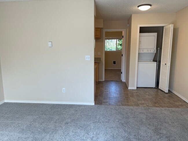 2619 NE Halsey St unit 7, Portland, OR 97232 - photo 3