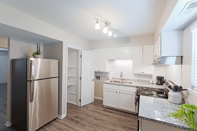 Cypress Grove Apartments, Wilmington, NC 28401 - photo 3