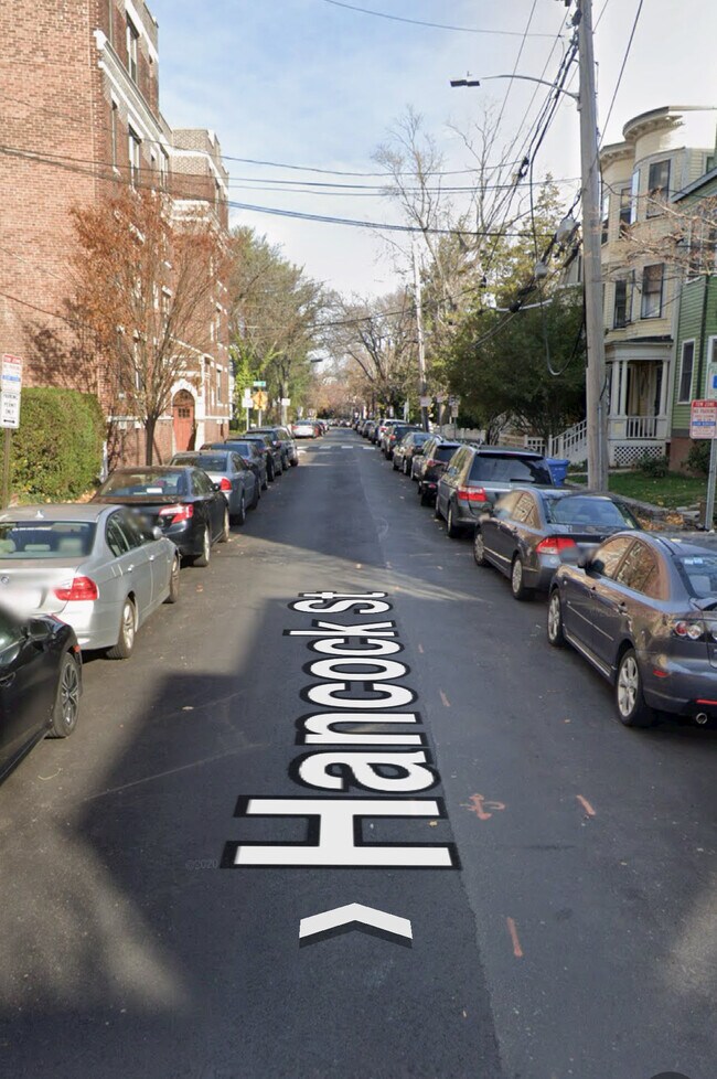 10 Arnold Cir, Cambridge, MA 02139