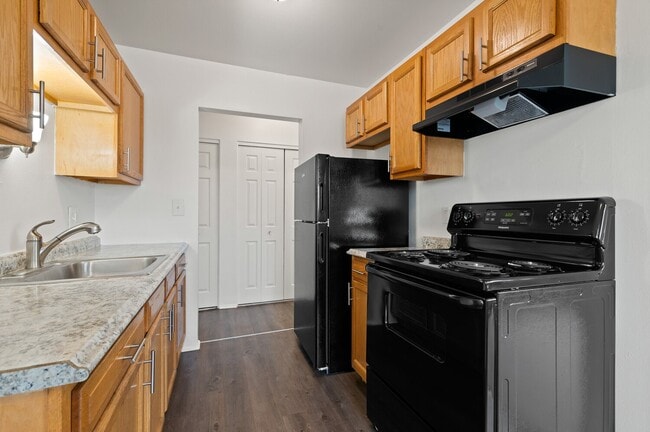 Cove on 10 - Warren, MI, Warren, MI 48089 - photo 3