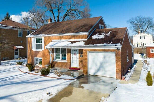 Single family homes have attached one car garages in Bedford Park.