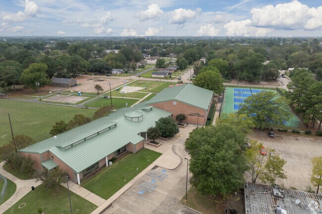 AB Palmer is known for its family-friendly environment and activities.