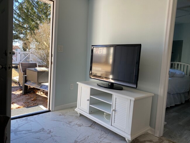 749 1st St unit Rear Cottage, Somers Point, NJ 08244 - photo 5