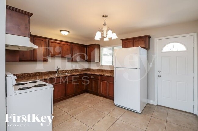 4359 E Lynne Ln, Phoenix, AZ 85042 - photo 5