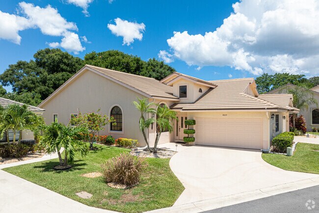 At Pine Tree, you will discover distinctive and stunning home designs.