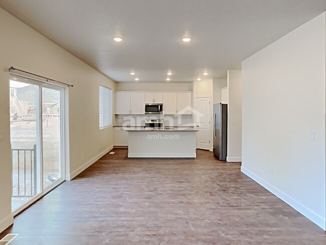 2431 E Frontier St, Eagle Mountain, UT 84005 - photo 4