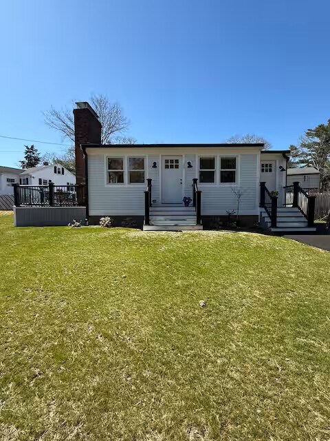 38 Wychunas Ave, Buzzards Bay, MA 02532