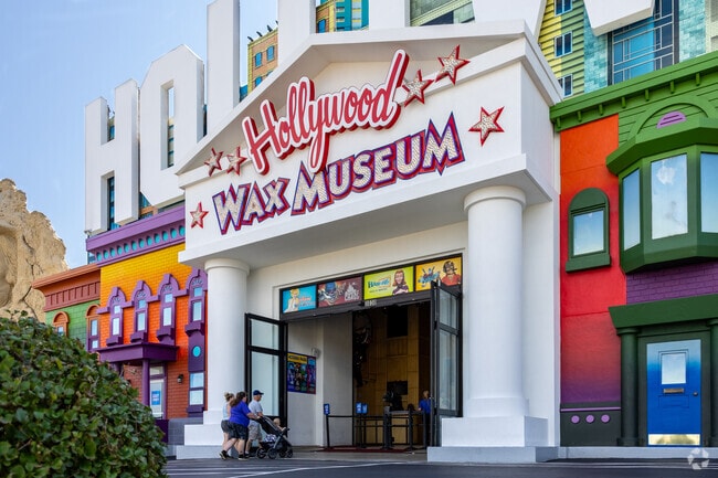 Hollywood Wax Museum anchors entertainment on Branson Strip.