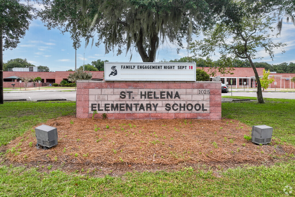 St. Helena Elementary School has a student-teacher ratio of 10 to 1.