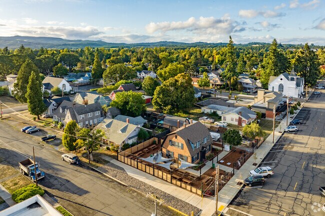 Homes stretch to the rolling countryside surrounding the Downtown Dallas neighborhood.